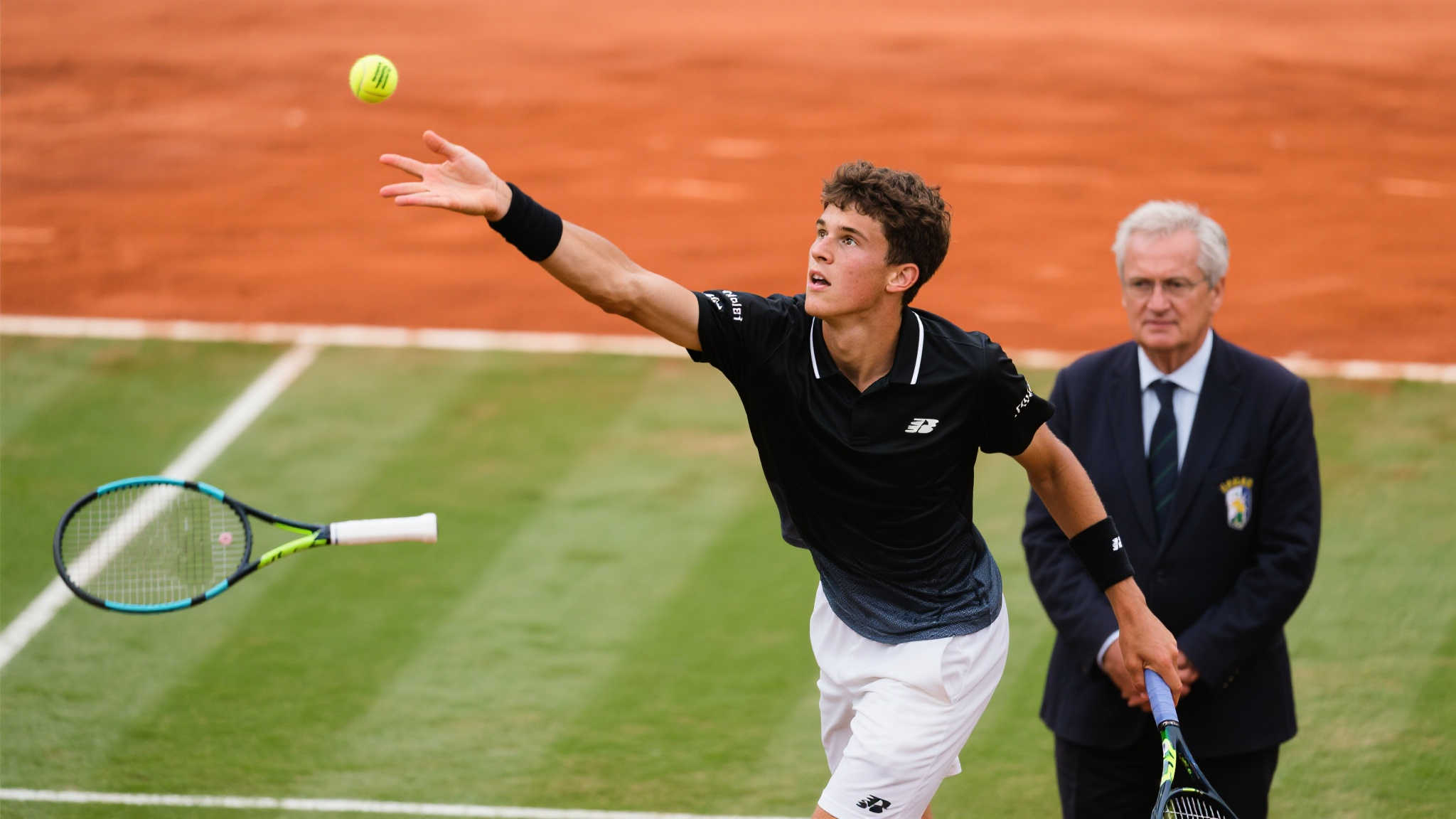 阿尔卡拉斯夺得女王杯网球赛男单桂冠 这位年仅两旬的青年选手不仅在红土场扬名,在对于许多